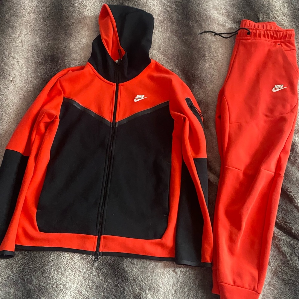 Nike tech